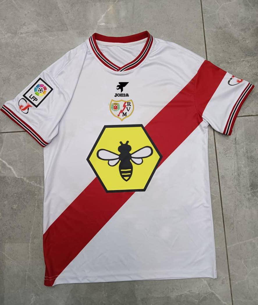 guru__deporte2's tweet photo. 📢🚨 ¡¡EXCLUSIVA!! 🚨📢
Camiseta Retro Rayo Vallecano 99/00 disponible ⚡️
Tallas S-3XL y también disponible camiseta de niño 
Más información a través de DM 📩 https://t.co/MmCIFC543B
