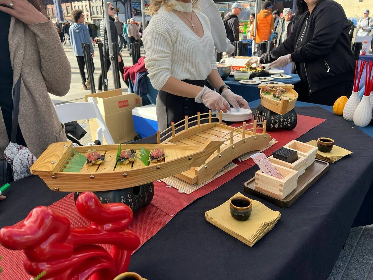 feiwong7924's tweet photo. "Indulging in a feast for the senses at the Food Fair Festival! 🍔🎉 From tantalizing aromas to a kaleidoscope of flavors, every step was a culinary adventure. Local delights, global treats, and the joy of discovering new tastes—all under one delicious roof. https://t.co/dWXeEpNFpS