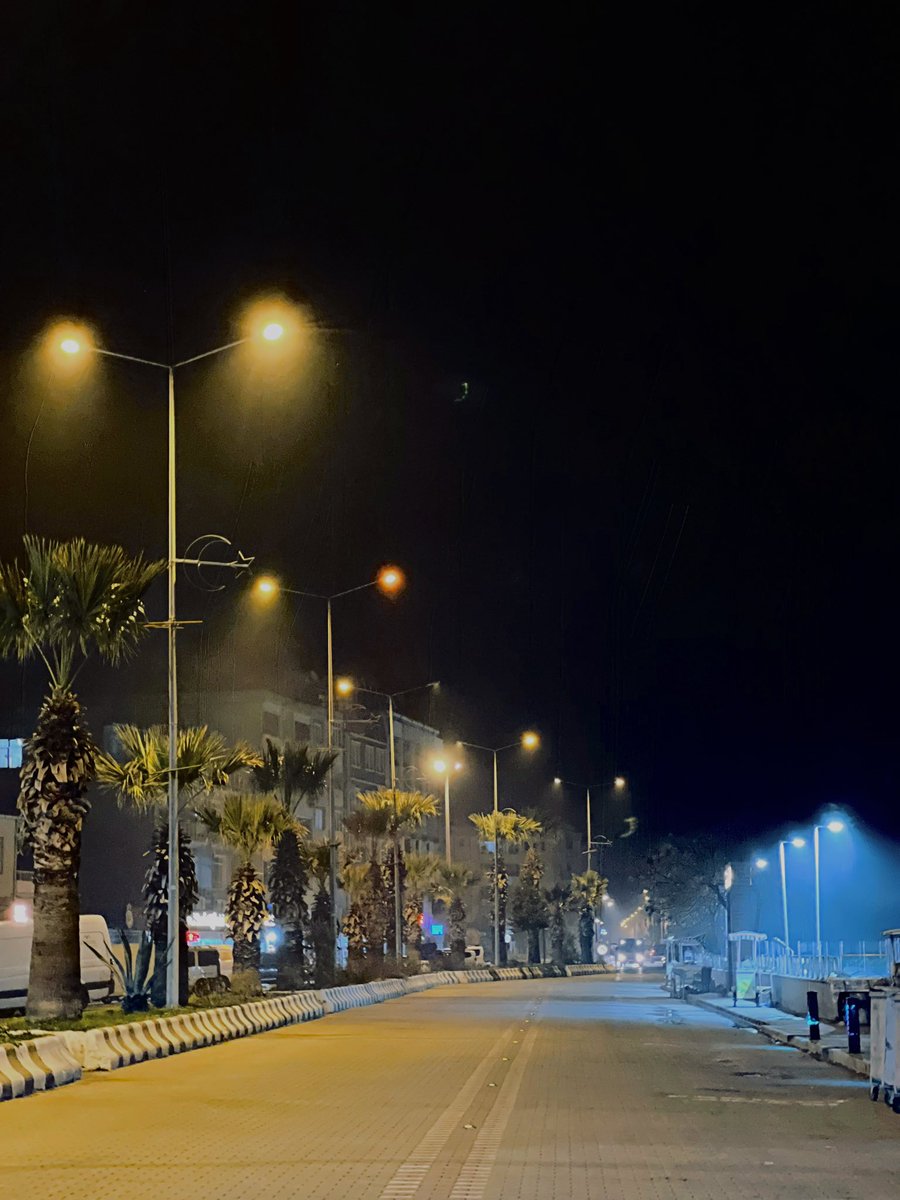ismailtezcn's tweet photo. Bacalardan tüten soba dumanları ve onun etrafa saçılan kokusu,Oluşan Sisli ve Soğuk mu soğuk bir hava…
Mükemmel ✨
#welcometowinter❄️ https://t.co/KV8SkUzx8n