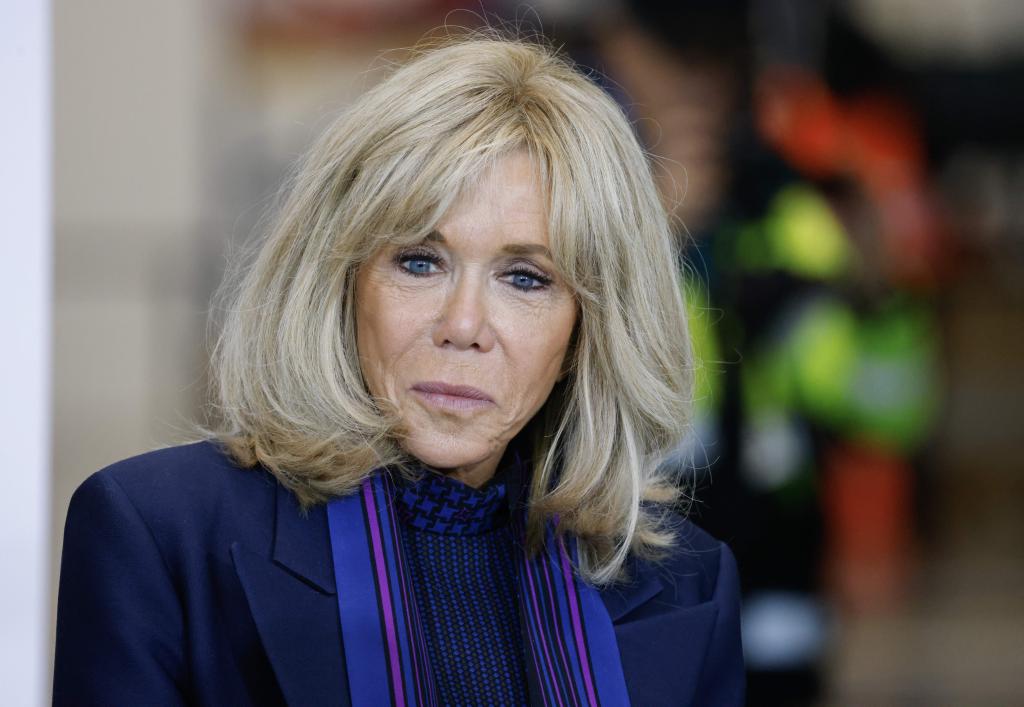 nypost's tweet image. Brigitte Macron says her ‘head was in a mess’ when she dated future French president when he was 15 and she was 40 trib.al/jl654qo