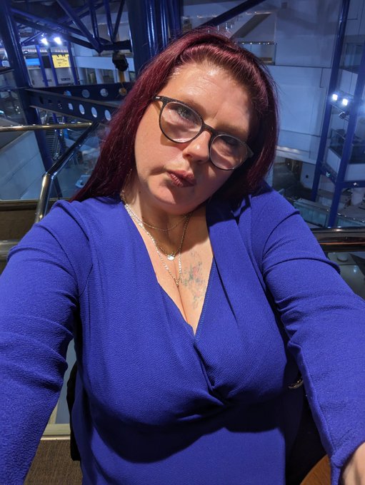 Night out in Birmingham to watch Russell Howard xx https://t.co/az5eqeBE48<a href="/tag/wineglasschallenge"class="tags"><span>#wineglasschallenge</span></a>