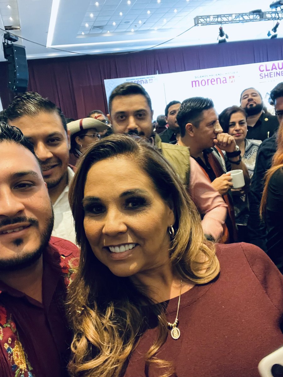 Daes_Arias's tweet photo. Viviendo un momento histórico para nuestro país, acompañando a la Dra. @Claudiashein a su REGISTRO DE PRECANDIDATA ÚNICA.
@PartidoMorenaMx @MaraLezama  @albertobatun_ @HumbertoAldana7 @Edvelasquez_ https://t.co/b9FSpphZlC
