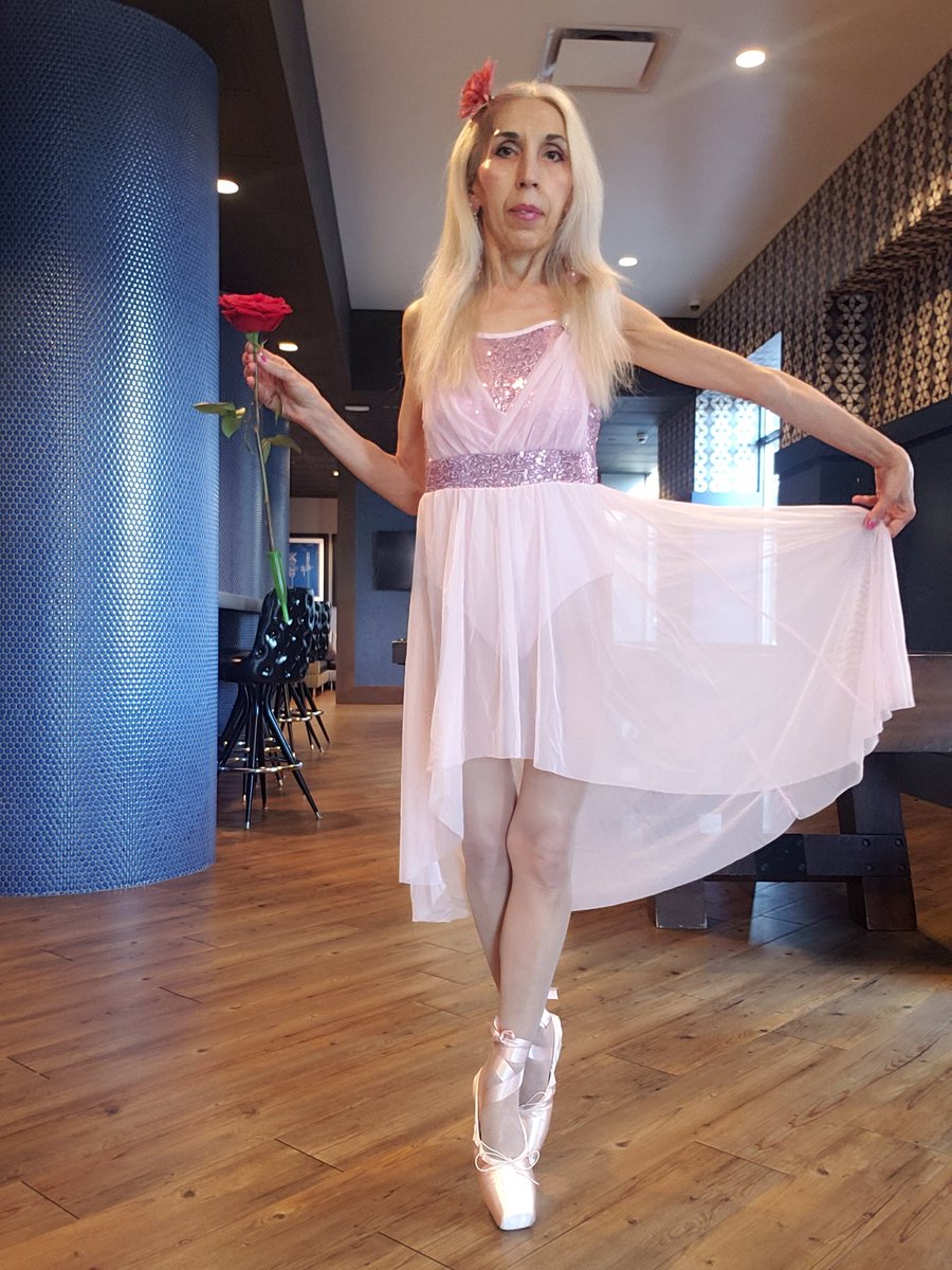 GenovevaUzunov1's tweet image. Sunday morning of a pre professional #ballerina!
I #danced &quot;The Sleeping Beauty &quot; with pointe shoes from my sweetheart Lloyd 💕 
Prepared breakfast with French toast (my Mom&apos;s specialty), vanilla yogurt, strawberries,  melon, carrot juice 
#health #arts #cooking #inspiration