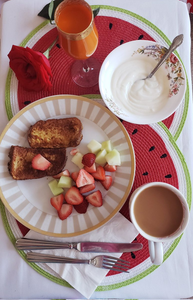 GenovevaUzunov1's tweet image. Sunday morning of a pre professional #ballerina!
I #danced &quot;The Sleeping Beauty &quot; with pointe shoes from my sweetheart Lloyd 💕 
Prepared breakfast with French toast (my Mom&apos;s specialty), vanilla yogurt, strawberries,  melon, carrot juice 
#health #arts #cooking #inspiration