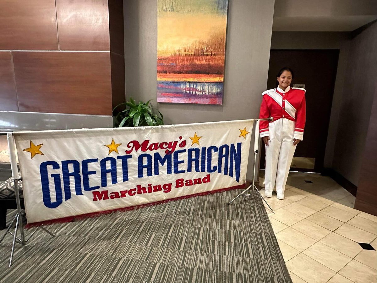 Hall_Pride's tweet photo. Senior Priya Kozich will be playing her alto saxophone in the Macyβs Day parade on Thanksgiving day. This is the second year in a row that we had a student selected for this honor. πππ We are proud of you, Priya!
#hallpride #hallyeah #classof2024 #TeamBCPS @BaltCoPS https://t.co/Q1yj1pPp4O
