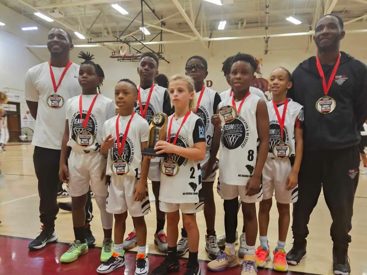 usc2023's tweet photo. Congrats to #TeamUSC2032 on winning @TheJetOnTNT Kenny Smith Invitational 4th Grade Division ✊🏾‼️ #NoExcuseGang #ThePipelineDontStop
@marqueehoops @madehoops https://t.co/ZfGEUj0q2w