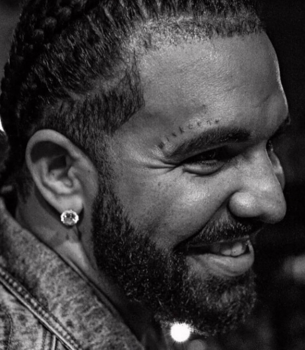 Drake got a new face tattoo👀