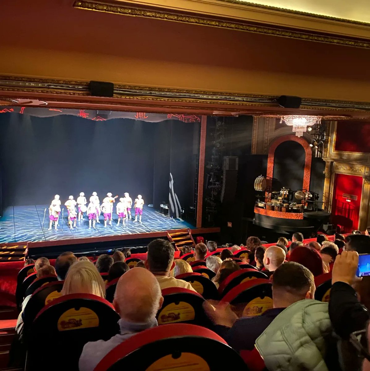 LaChiriDeFyA's tweet photo. Día de actuación de los que quedan en la memoria para siempre !!! Nada más y nada menos que en el Teatro Lope de Vega !! 😱😍👏
❤️ ¡¡ MUCHÍSIMAS GRACIAS MADRID !! ❤️
🎭 LOS DESGRACIAÍTOS 🎭 https://t.co/DNd2ro4o0L