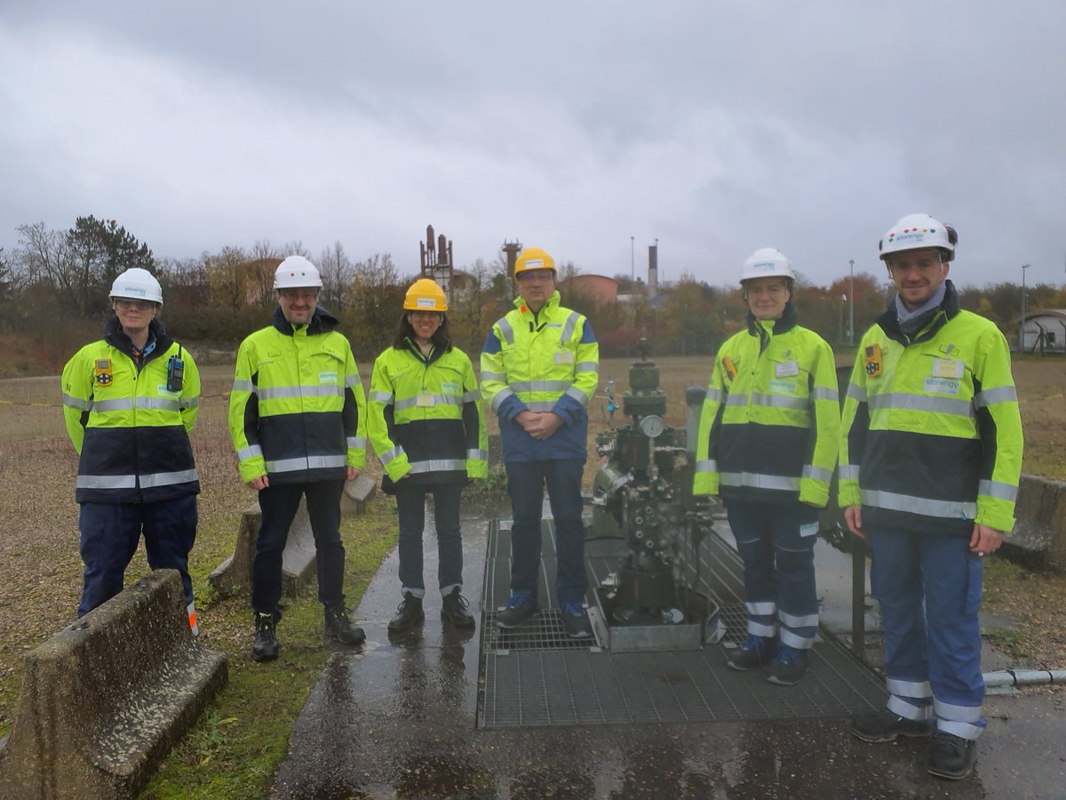 Le 16/11 nous avons accueilli avec plaisir <a href="/CharlotteRoule/">Charlotte Roule</a>, <a href="/CecilePrevieu/">Cécile Prévieu</a>, Pierre-François Riolacci pour une visite sécurité du site <a href="/Storengy/">Storengy</a> et une rencontre avec les équipes. La météo n'a pas douché notre enthousiasme!