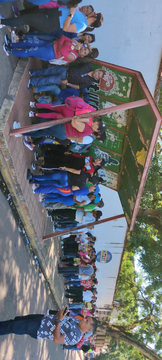 FiramrAmazonas's tweet photo. #Firamr
Así se mantiene la participación de la población de #Amazonas a esta hora en el #SimulacroElectoral del Referendum Consultivo por nuestro #Esequibo venezolano
@NicolasMaduro
@Mippcivzla
@Mincyt_VE
@luchaalmada
@Gabrielasjr https://t.co/BFX9fb5TBT