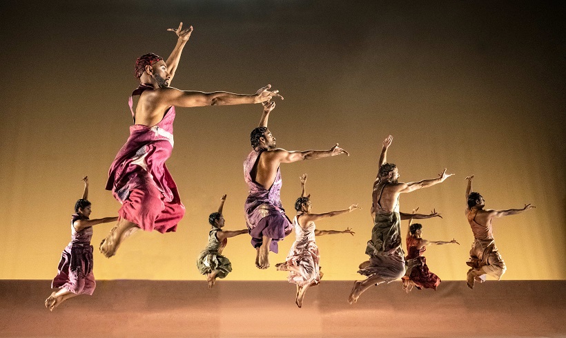 TalatFAwan's tweet image. Award winning dancer and choreographer @seetadances is touring the northwest with the production of Stravinsky's iconic #TheRiteOfSpring.
She tells @TalatFAwan about incorporating the #Indian classical #dance Bharatnatyam into the piece.

🔊 t.ly/kkCbt
⏪ @BBCSounds