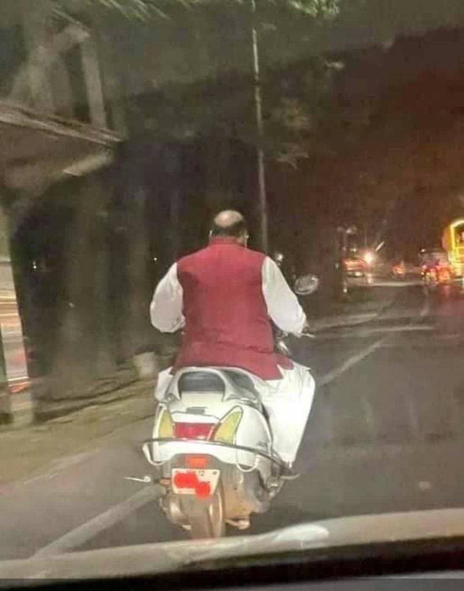 ashokbasoya's tweet photo. Left the stadium without waiting for his car #Panauti #CricketWorldCup https://t.co/mU5NzCPrZa