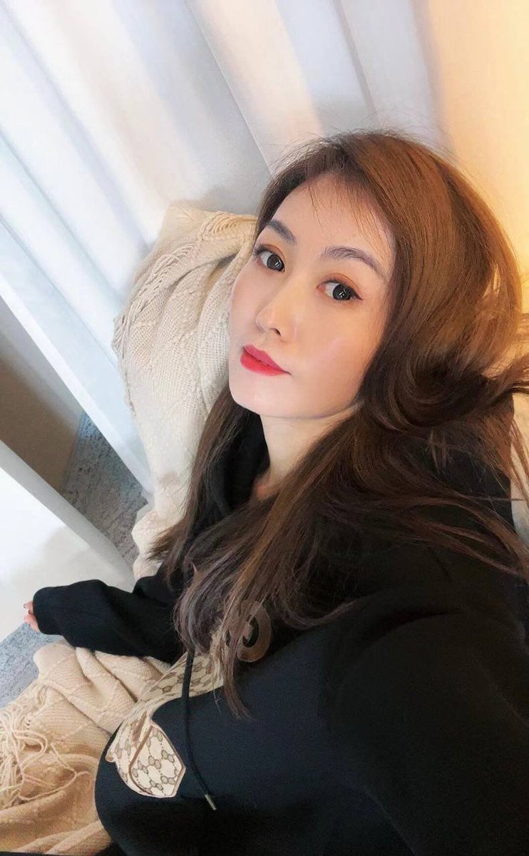 EriykaRyan's tweet photo. 这两年跟老公亲热的频率越来越少了，对每天的生活没有激情和期盼，30出头这个阶段你们的夫妻性生活是怎么样呢？玩Twitter也希望能认识同龄男士，各其所需吧，只约讲卫生，有素质30+的，最好是同城，此号不回私信，主页有联系方式。 https://t.co/19x6sPUV94