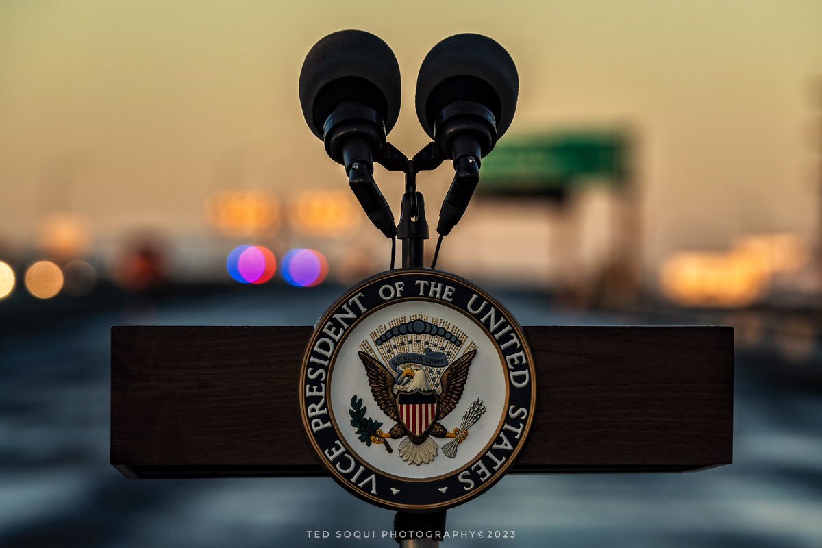 TedSoquiPhoto's tweet photo. At a very early press conference this morning, it was announced by VP Kamala Harris, CA Gov Gavin Newsom, and LA Mayor Bass that the I-10 freeway would be re-opened by this Sunday evening. Repairs will continue, but the freeway be open. #i10 #10freeway #LA #LosAngeles #freeway https://t.co/PqOcRzXiAl