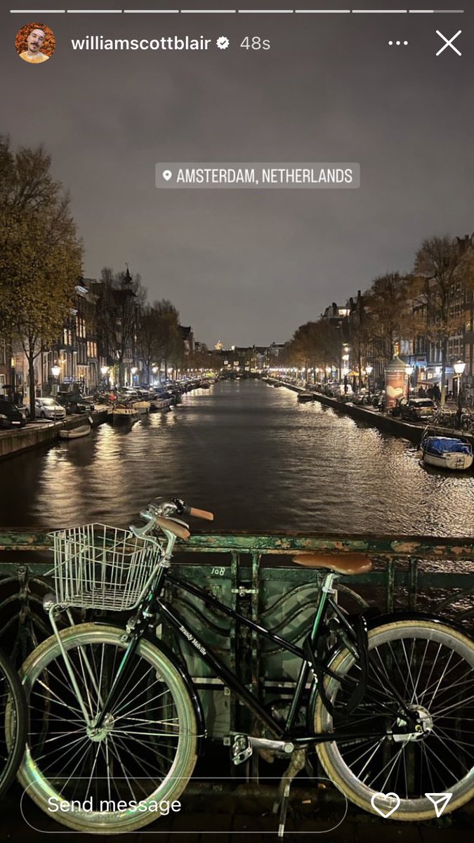 BubbleyumC's tweet photo. melanie’s team in amsterdam!! https://t.co/3TESreqQo8