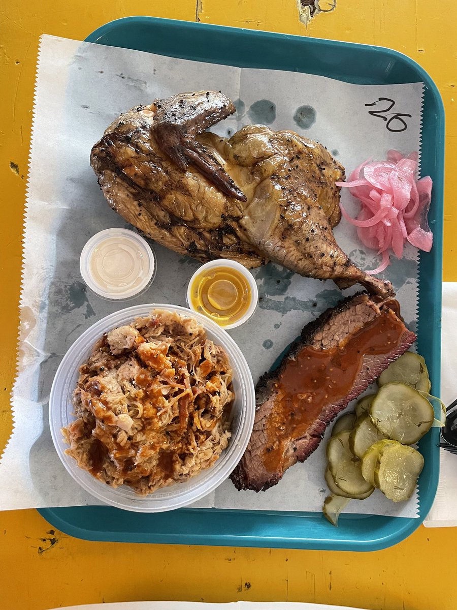 billymackgolf's tweet photo. Celebrating @GamecockFB W the best way @CityLimitsQ. Btw, you might just see a world famous food critic here too 👀 #robbiesway https://t.co/HnS5b80nYn