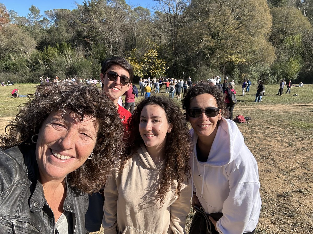 Diumenge d’Aplec. Avui cap a L’ermita de St.Iscle amb les i els companys d’ <a href="/ercerdanyola/">ERC Cerdanyola</a>. Sardanes, caminada i un ambient fantàstic d’Aplec #Seguim