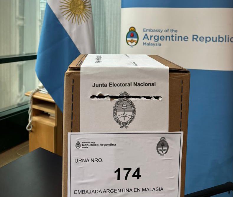 peladodelatv's tweet image. 🚨Nueva encuesta a boca de urna de recién: Milei 55% - Massa 45%. Maximo RT 👇