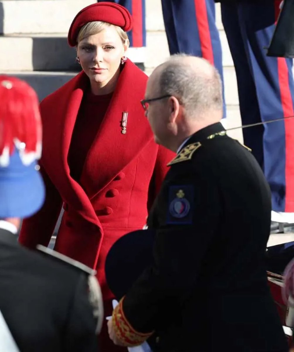 Creía que era #SorayaArnelas , pero no, es #CharlenedeMonaco