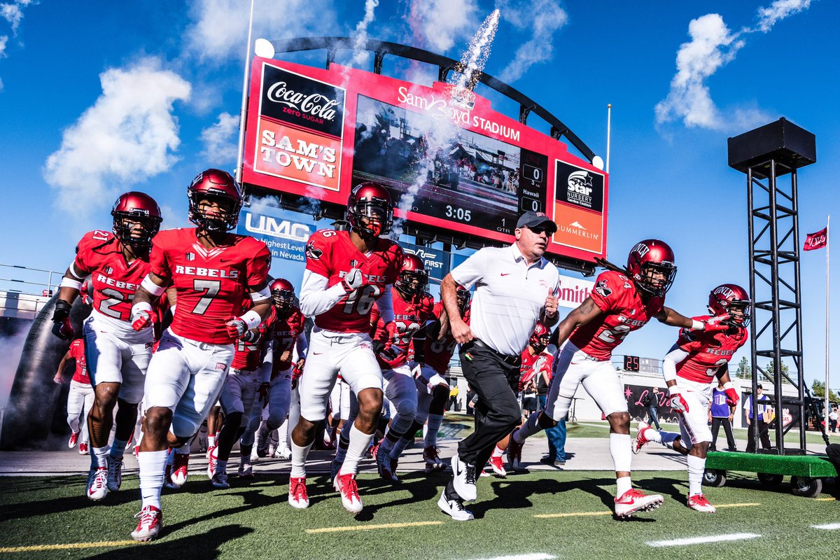 After a great convo with coach Logo I’m blessed to receive and offer from UNLV <a href="/CoachT_Pope/">Terrance Pope</a> @CoachCB2_ <a href="/_CoachKThompson/">𝐊𝐞𝐯𝐢𝐞 𝐓𝐡𝐨𝐦𝐩𝐬𝐨𝐧, 𝐄𝐝.𝐒.</a> @CoachHam_EMCC <a href="/CoachLogo/">Ricky Logo</a> 
🙏🙏🙏