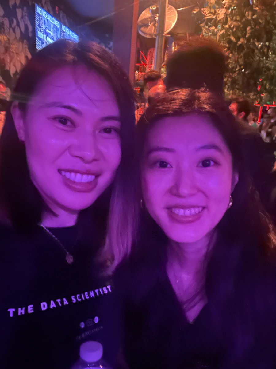 DalianaLiu's tweet image. I met Betty while we both worked at Amazon in 2020.

She started her career as a business analyst and later become a full-stack data scientist. I learned how she transitioned her career and loved this story:

So, while she was self-studying data science, she reached out to…