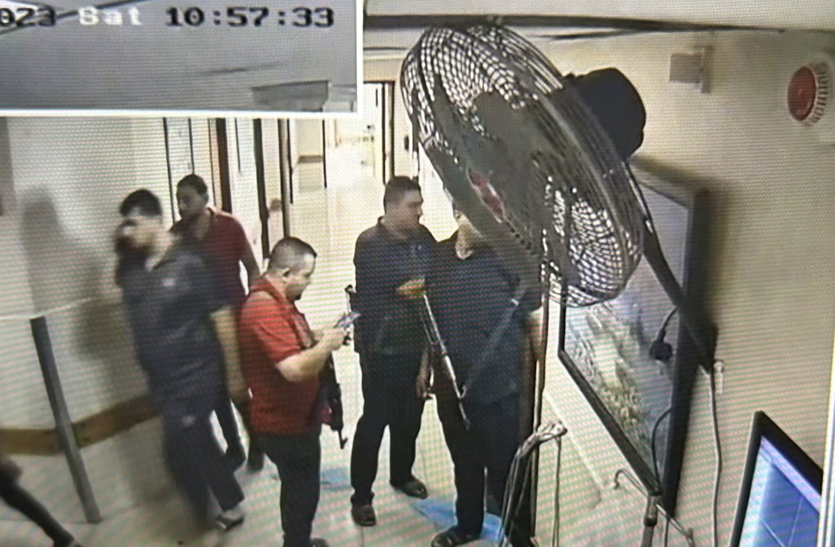 paulrubens's tweet photo. Everyone working in Shifa Hospital on October 7 saw that armed Hamas guys brought hostages seized from Israel into the hospital.

Did anyone say a word? https://t.co/nMA5vf5nZs