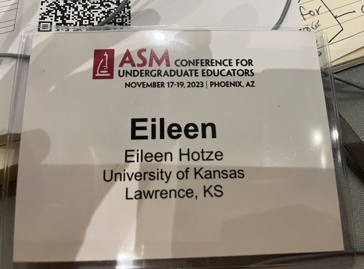 kuhotZmicro's tweet photo. Been a great few days at #ASMCUE!!  Nice to meet so many wonderful collaborators! So glad I came and am walking away with so many great ideas to bring back to #KUBIOLOGY ⁦@KUbiology⁩   #tinyearth #remnet https://t.co/ogBJcDKDsH