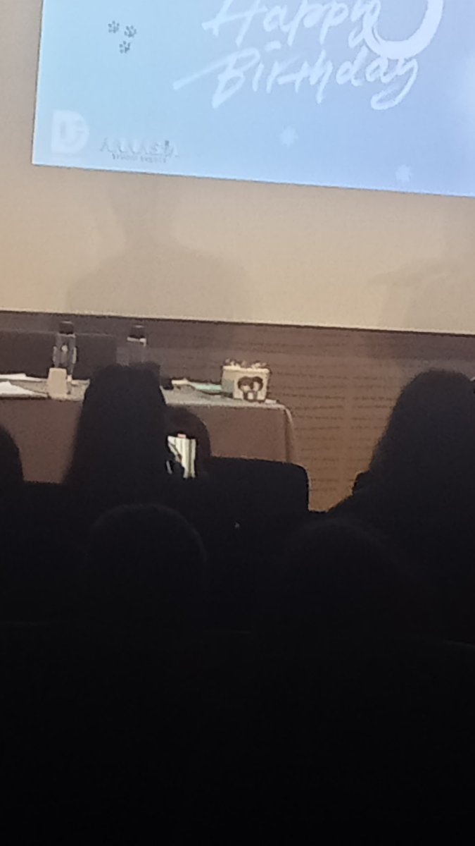 _Carohuy's tweet photo. #NetJames1stFMinParis #NetJamesCrystalSnow
Thank you everyone for your text and kindness. My job is done. The book is between teirs hands I've done my best
I will try to post the video soon
Please if you have a video of me from whom was there I want it too 💕💕 https://t.co/69Nb0mRjMo