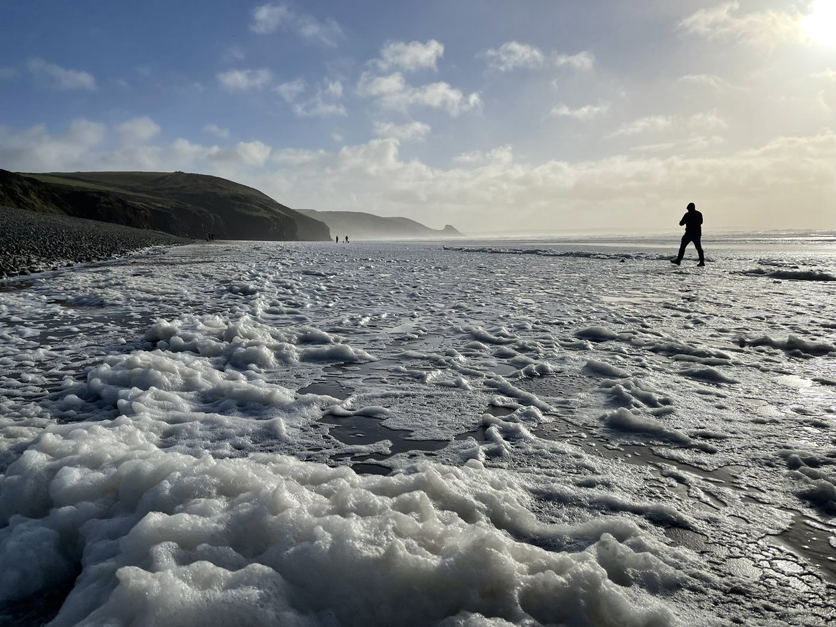 #newgale #pembrokeshire #westwales #foamparty November walks can really clear the mind