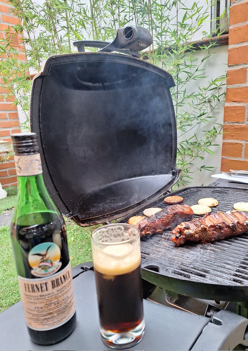 ToroDeArena's tweet image. Hoy en honor a Argentina, que ojalá no voten hambre y miseria

#asado
#Fernet