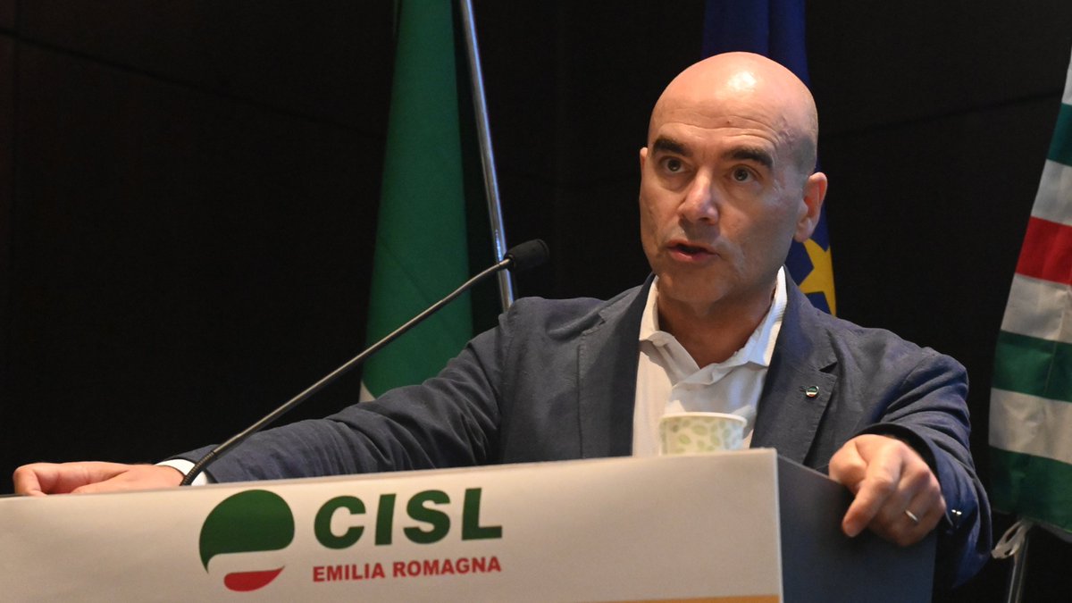 Insulti davanti alla sede Cisl di #ReggioEmilia il #17novembre giorno dello #sciopero di #Cgil e #Uil, <a href="/filippopieri/">Filippo Pieri</a> : 🗣️"Una vicenda indegna per una #democrazia di cui una parte del #sindacato non potrà di certo andare fiero"👉tinyurl.com/bhadpf3c