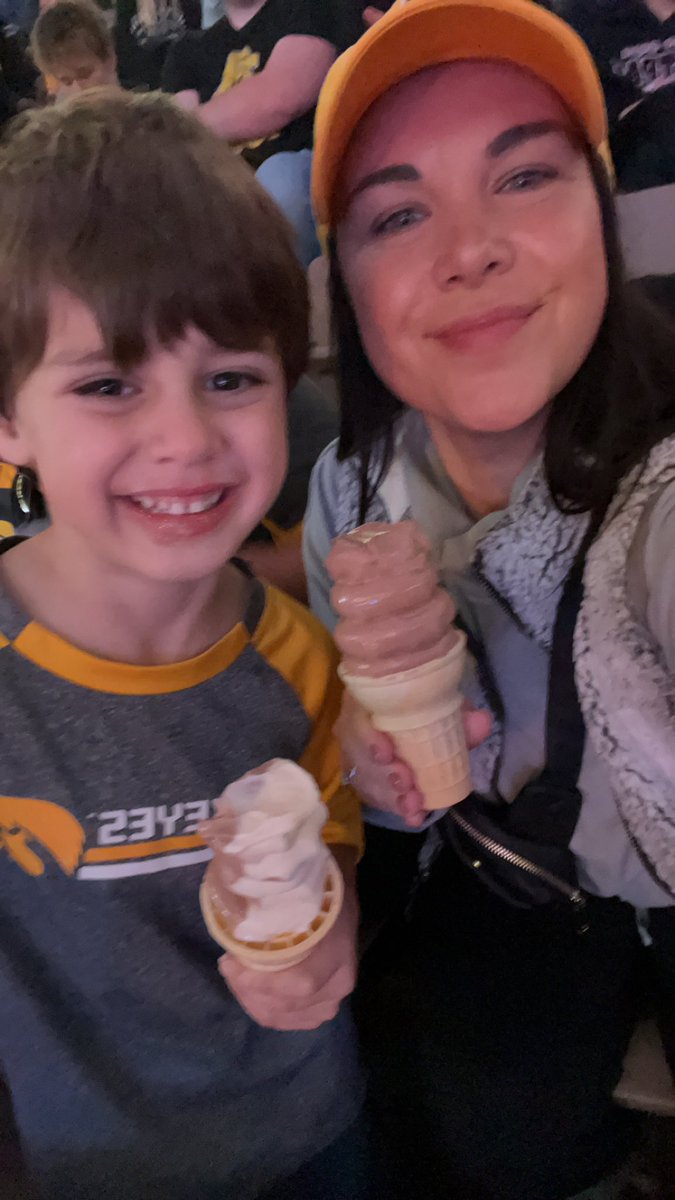 MegannMeier's tweet photo. Cheering on the Hawkeyes! #FightForIowa https://t.co/QVdvzWtPfV