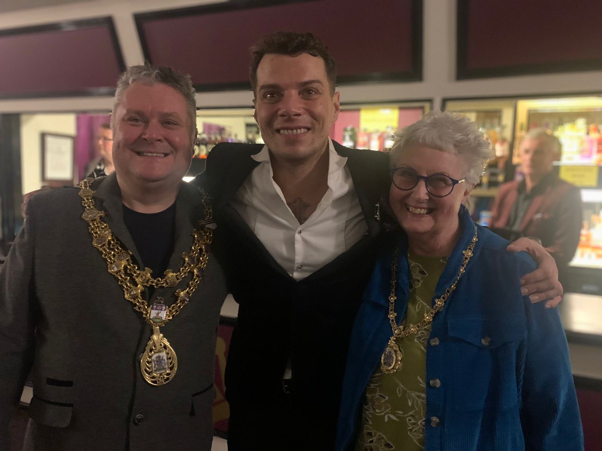 Rooey96's tweet image. Night at the Movies, with  Stacksteads Band, Valley Aloud Community Choir and Bacup Royal Court Theatre BYTES 
Great to see the theatre with a 500 capacity full (or thereabouts) and to catch up with friends.
A thoroughly enjoyable evening.
