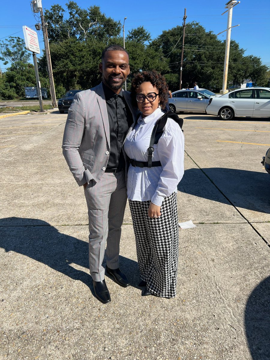 MaizeWarrenJr's tweet photo. Happy Sunday 💙🧡
#warrensworld #marriedlife #family #marriagegoals #godbuilt #faith #2021 #bride #groom #lovedare #dating #courting #fun #unconditional #forbetterorforworse #blendedandblessed @TanethiaWarren https://t.co/b7vksKXd6y