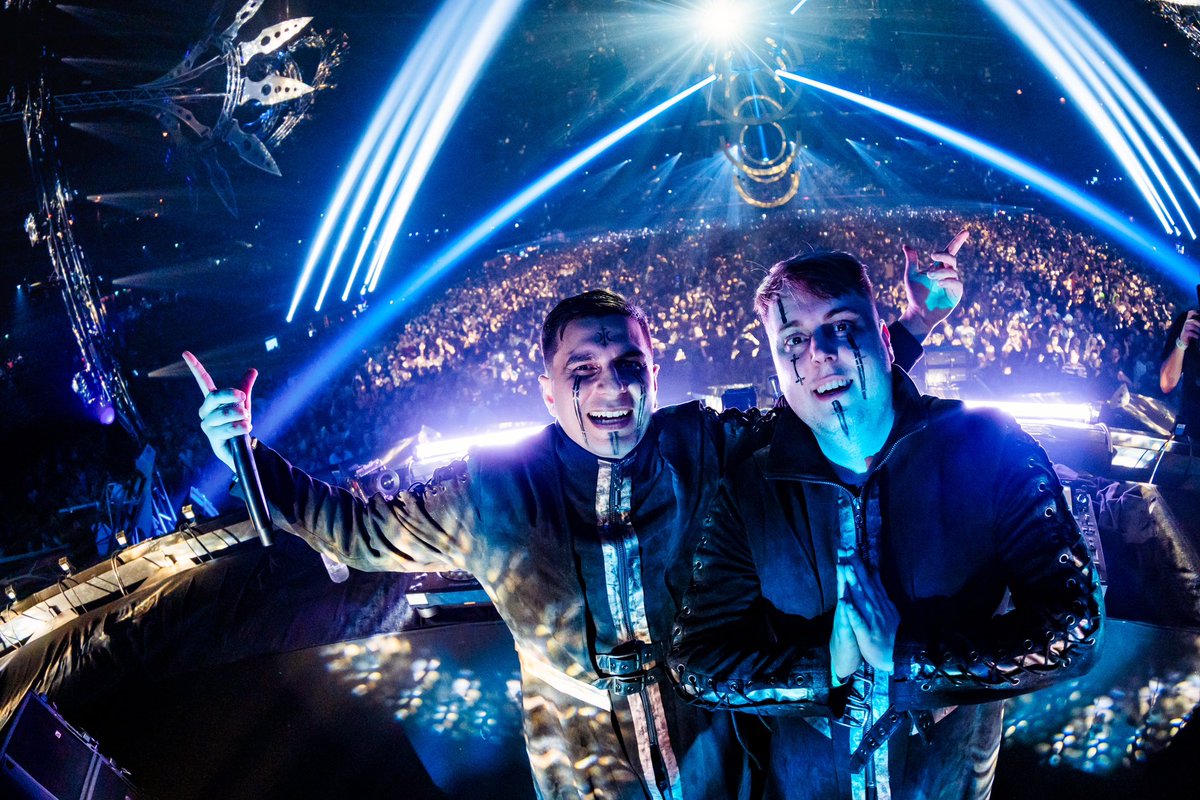 Qlimax 2023 as Shadow Priest 😭 no words needed 💚💜 #Qlimax #Hardstyle