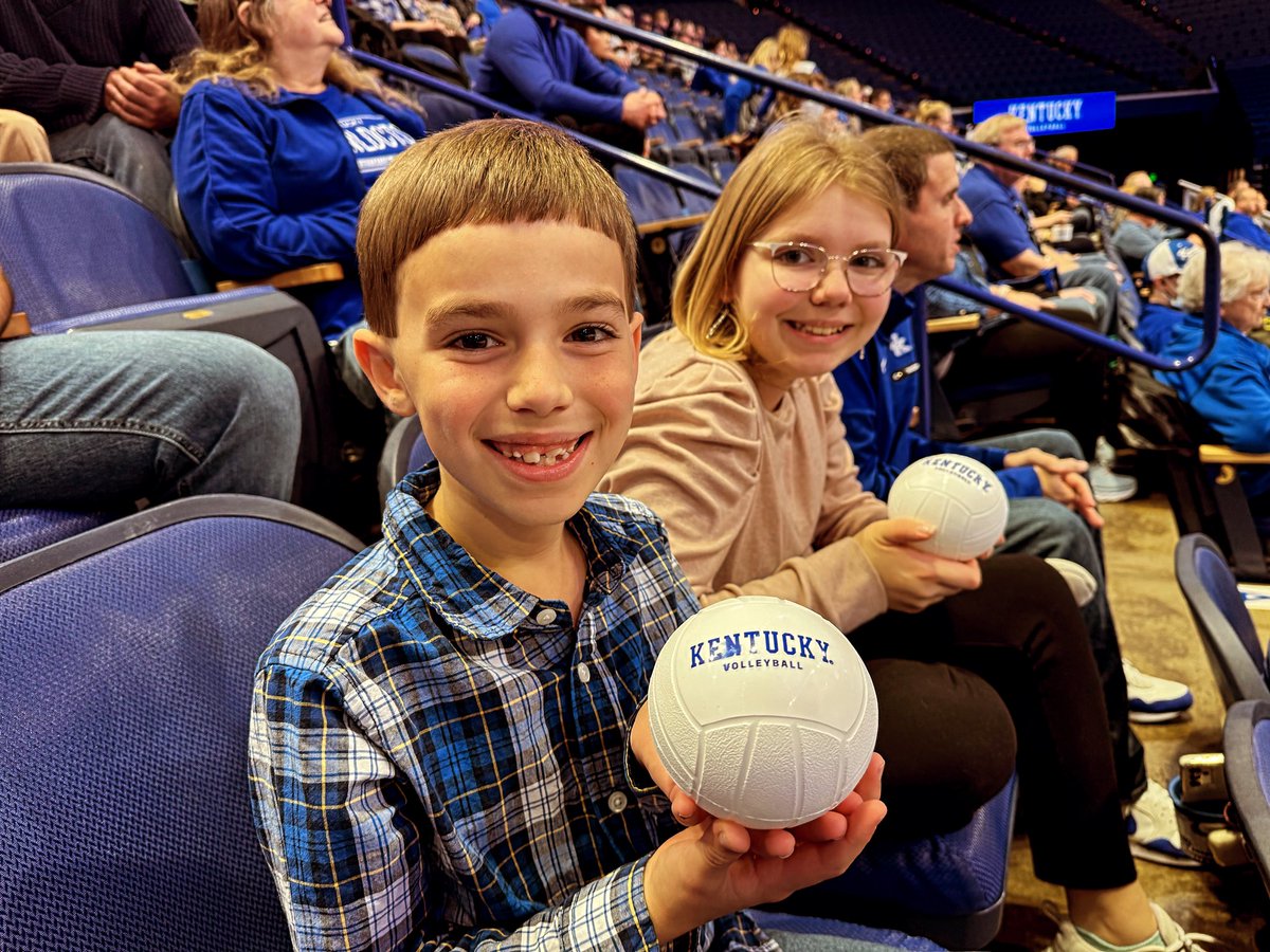 julia hutchens tweet media