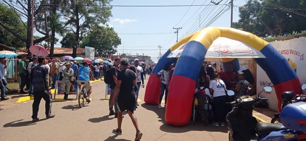 proyectosocial1's tweet photo. Nuestros equipos en todo el país han Observado una amplia participación del Pueblo en el Simulacro del REFERENDUM CONSULTIVO. #ElEsequiboEsDeVenezuela https://t.co/ARweLEiMZZ