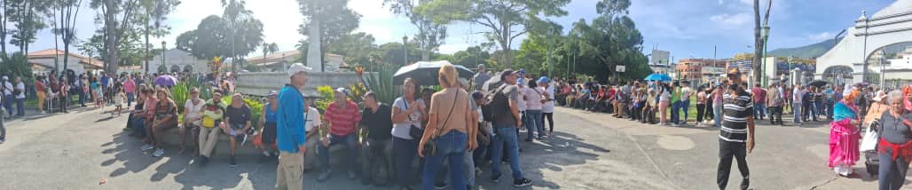 PartidoPSUV's tweet photo. Caracas | Desde el Liceo Bolivariano Miguel Antonio Caro el pueblo caraqueño asiste al simulacro para defender El Esequibo.
#Simulacr https://t.co/XMHUeO7u25