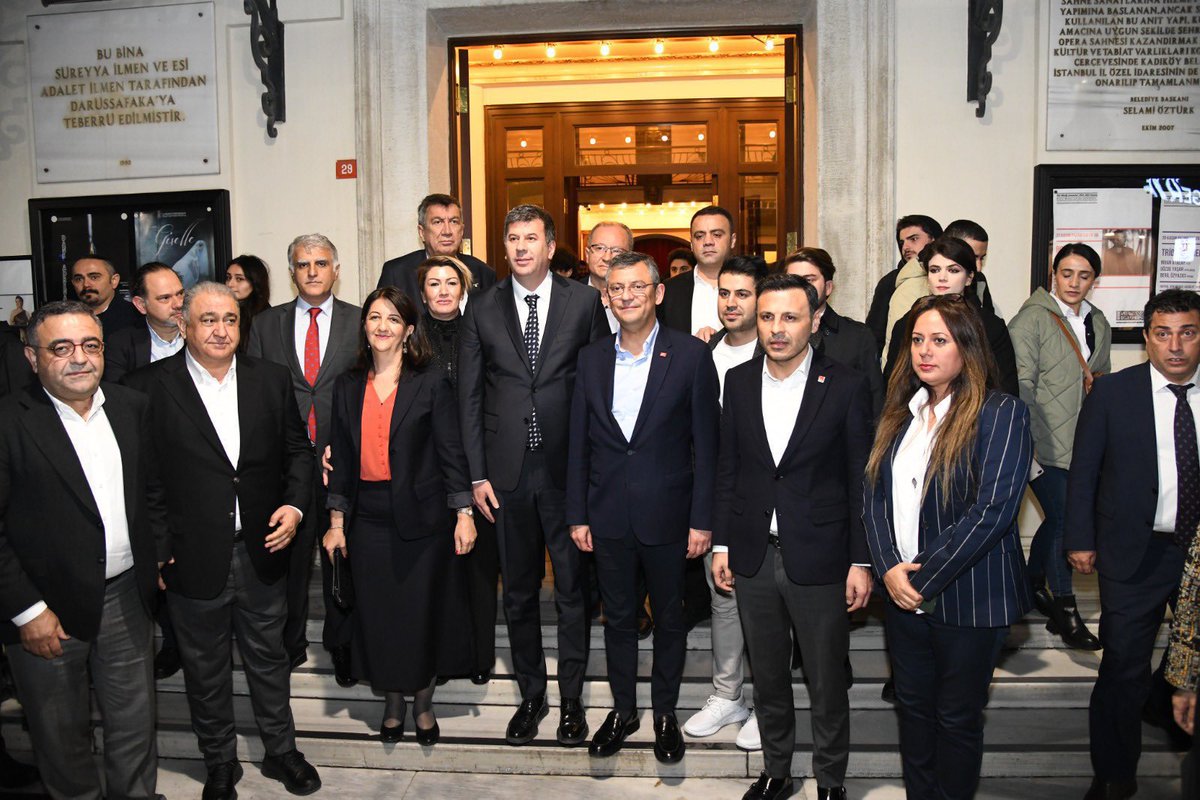 OPERA-syon! 

Hem Atatürk hem Demirtaş olmaz!