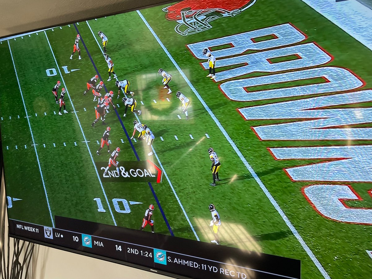 TammiMinoski's tweet photo. Back home in Pittsburgh watching the @Browns and @steelers. Tensions are running high since I now live in Cleveland and root for the #Browns!
#PITTvsCLE 🏈 https://t.co/1JrX9DkZ8o