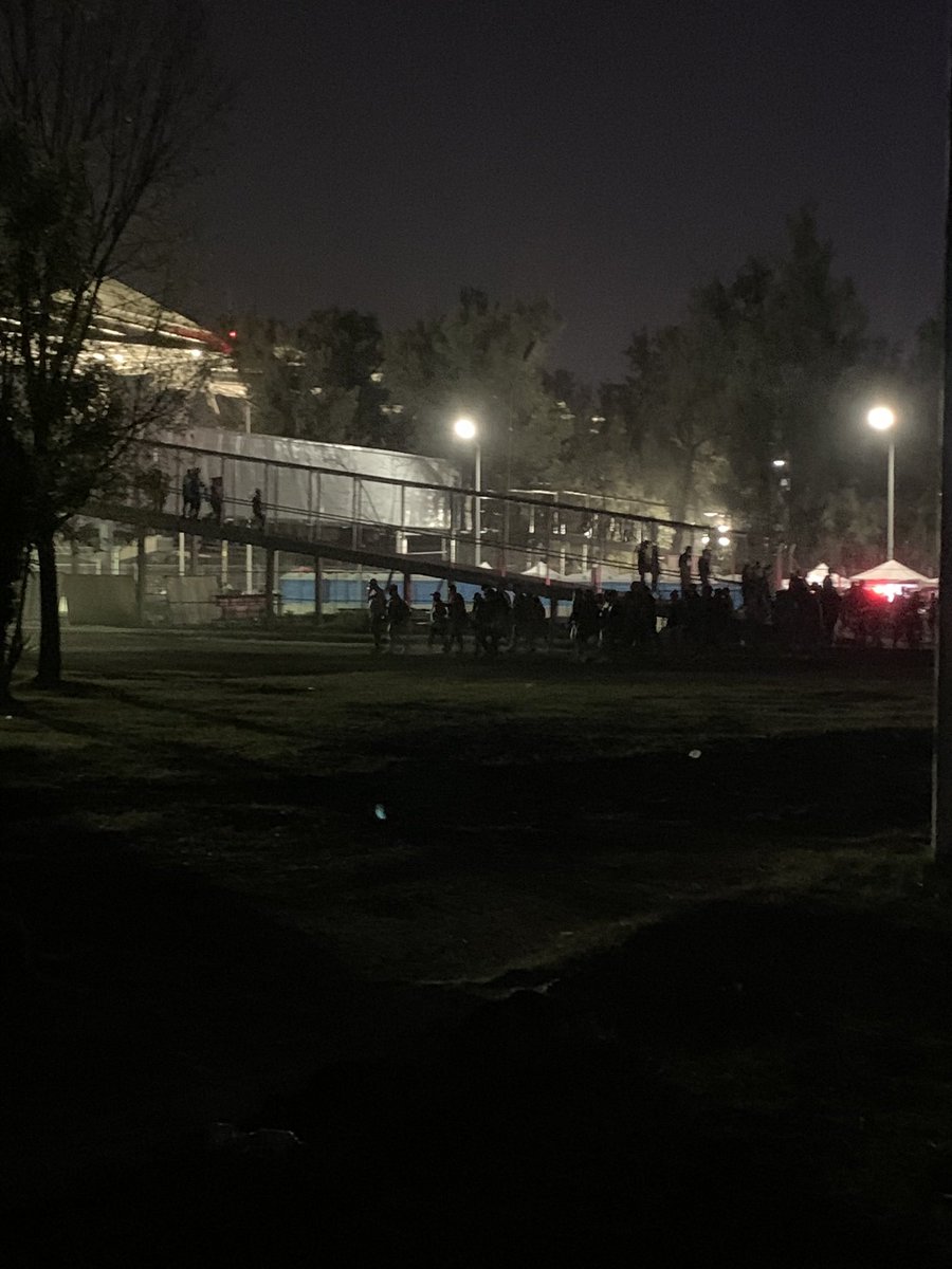 nenamounstro's tweet image. Les voy a contar el Chismecito gandalla con el nuevo negocio de @ocesa_rock y @CoronaCapital porque no se cansan de ser culeros con la gente. Su nuevo negocio son las “bicitaxis” de la salida. Ahí les va. 

P7, estacionas y pasas por el Puente y ¿qué creen qué pasa a la salida?