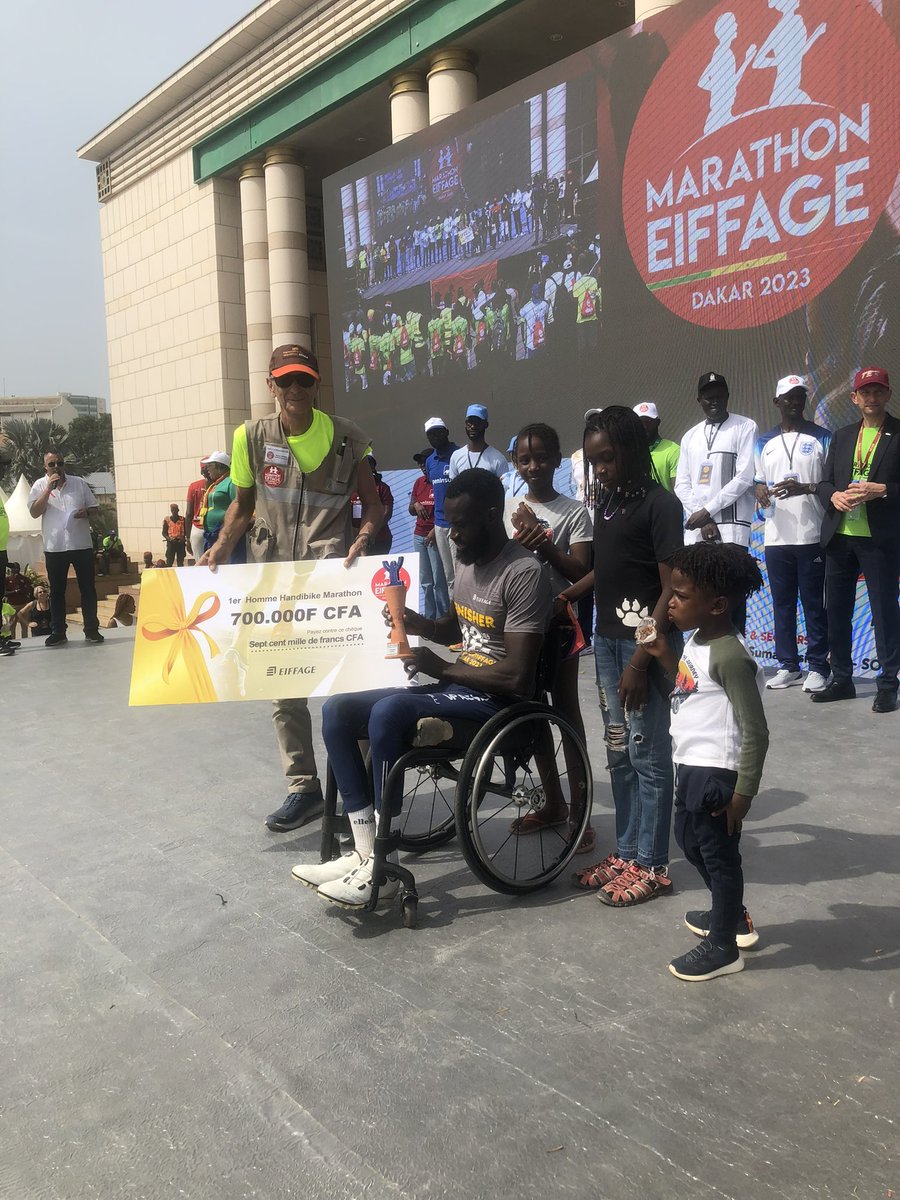 Bravo à SARR Macoumba tourè 👏👏👏
Vainqueur Handibike 42km. 

#courezdakar2023
