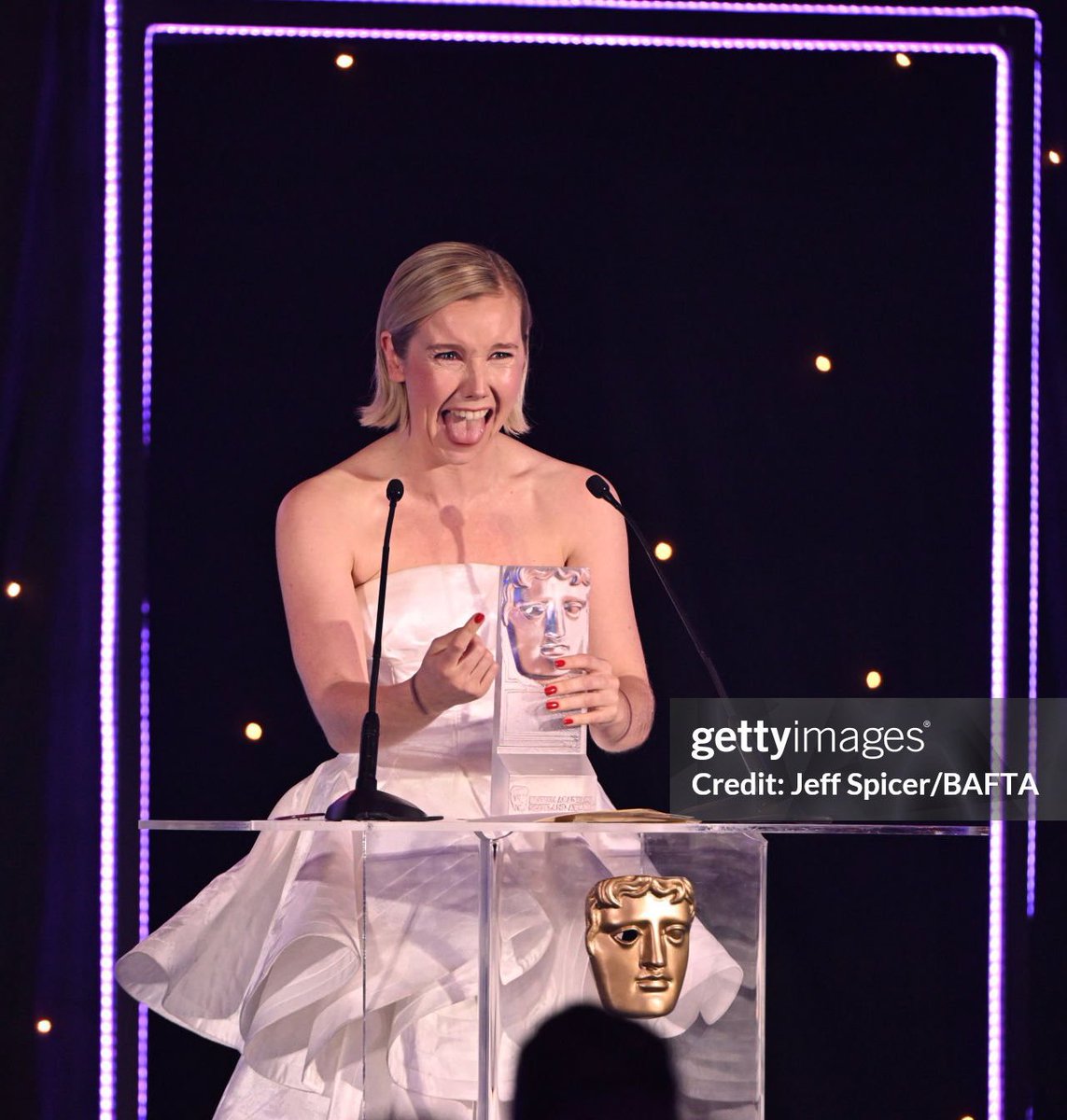 #LaurenLyle #KarenPirie

Lauren Lyle, BAFTA Audience Award Winner!! 🥳

📸 getty