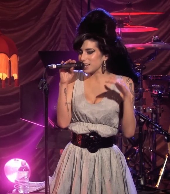winehousehourly's tweet photo. https://t.co/91KLhrPn4e