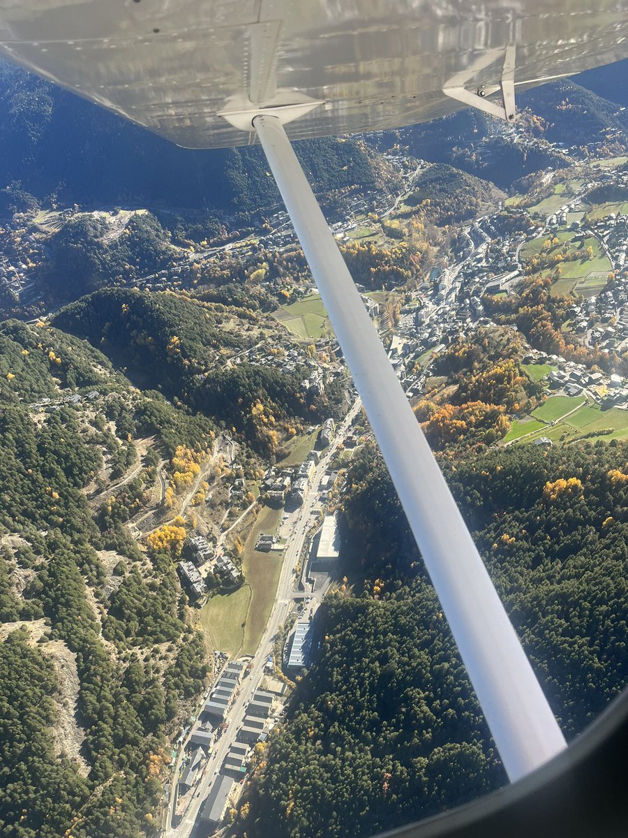 irisbotcas99's tweet photo. flight day ✌🏼 https://t.co/fqvgQBvObE