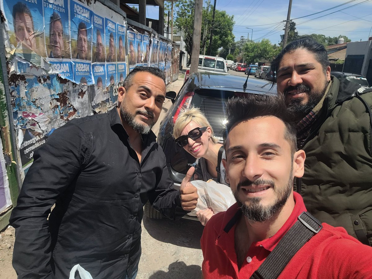 Fiscalizando por un país mejor y con posibilidades #LosPolvorines #MalvinasArgentinas
<a href="/manlop/">Manuela López Menéndez</a> 
<a href="/roberto_gorza/">roberto gorza</a> 
<a href="/cesartorresok/">César Angel Torres</a> 
<a href="/meallacristian/">Cristian Mealla 🇦🇷</a>