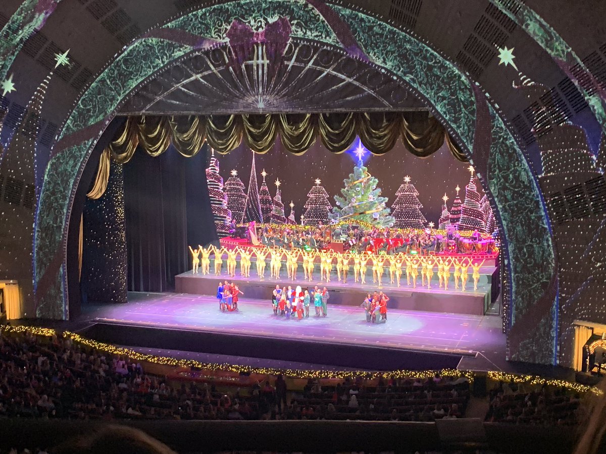 Quick weekend trip to NYC to visit good friends and declare the 2024 holidays officially underway! #ChristmasSpectacular