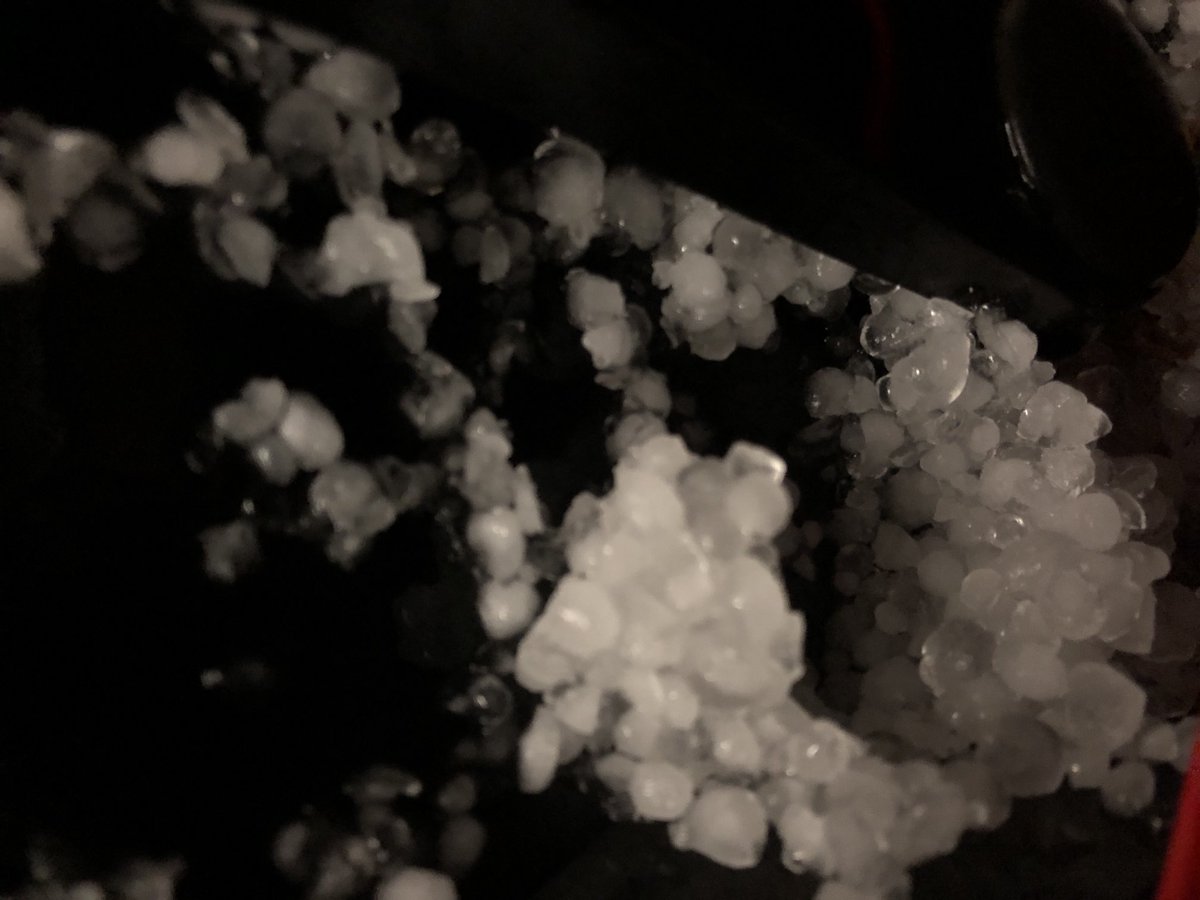 EvaGlattau's tweet photo. Kurz aber heftig: Hagel und Starkregen in #Eferding https://t.co/FOf7cXwtXf