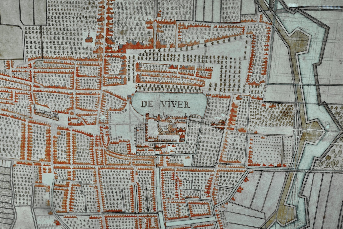 Op de kaart is goed het water van de Viver om de de gebouwen te zien. Een deel komt na de restauratie weer terug  Detail kaart <a href="/haagsarchief/">Haags Gemeentearchief</a> #DeAfficheGallery