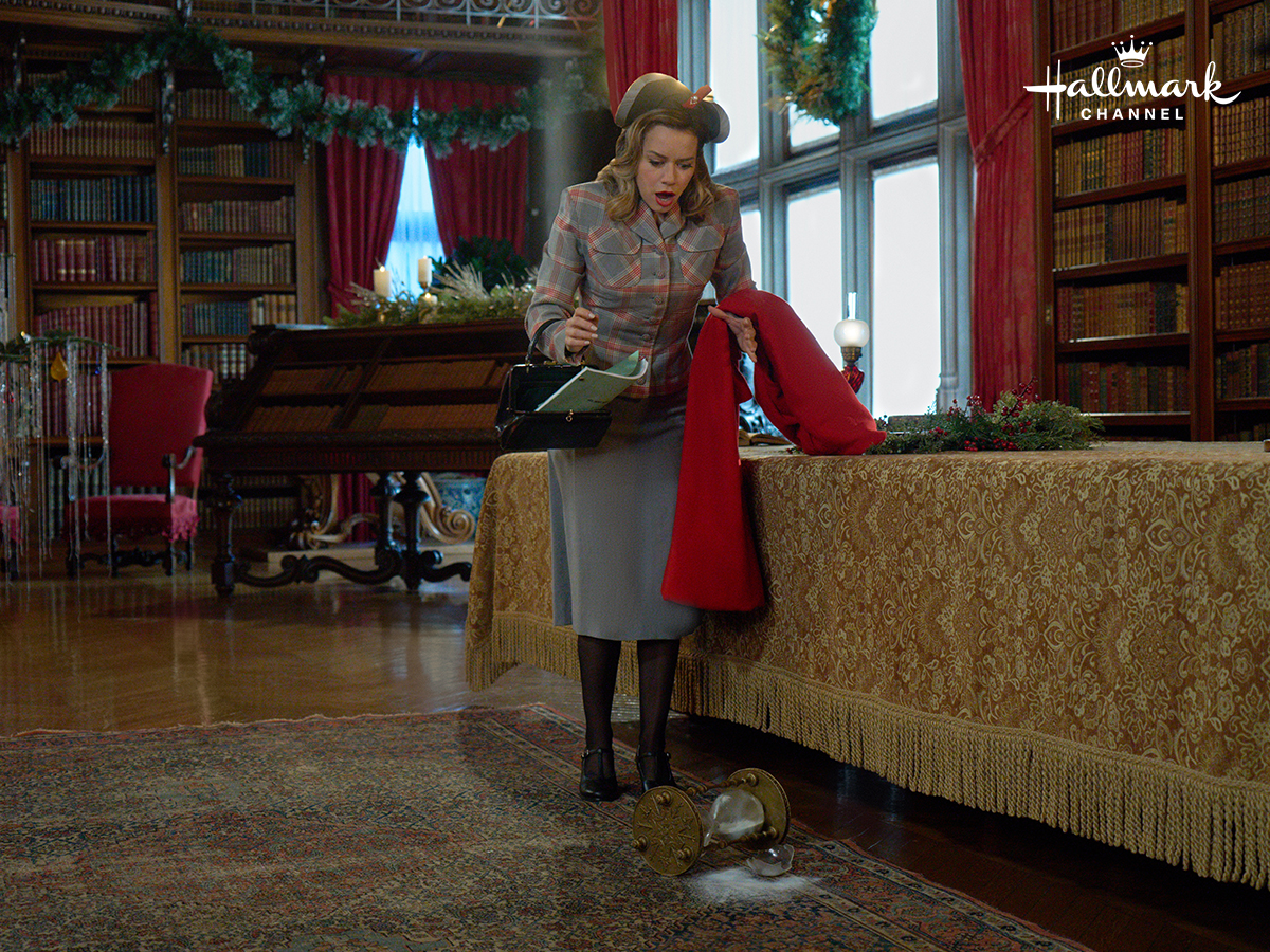 BiltmoreEstate's tweet photo. Who else is excited for the world premiere of @hallmarkchannel's "A Biltmore Christmas,” happening in just one short week on November 26th at 8:00/7:00 CT!🎄🎬

For more info, and to discover ways to watch: https://t.co/YDHlNFpTBj

📷: Courtesy of Hallmark Media https://t.co/TqsBplB9n9